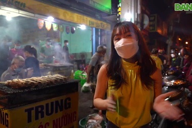 Phố cá lóc nướng ở TPHCM đỏ lửa từ sớm