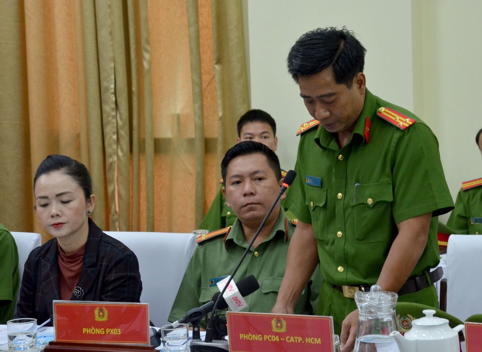 Khen thưởng chuyên án phá đường dây hàng nghìn bánh heroin tại TPHCM - 1 Khen thưởng chuyên án phá đường dây hàng nghìn bánh heroin tại TPHCM - 1