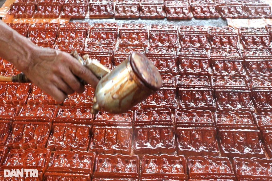 Nghề làm tượng Táo Quân tất bật vào mùa Tết ở làng gốm trăm tuổi - 7 Nghề làm tượng Táo Quân tất bật vào mùa Tết ở làng gốm trăm tuổi - 7