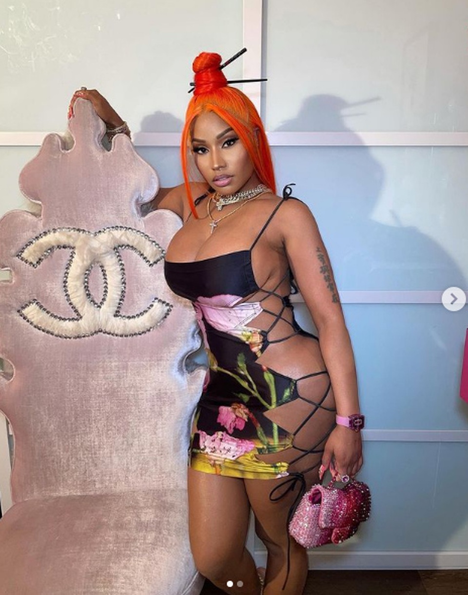 Choáng với váy hở bạo của Nicki Minaj | Báo Dân trí