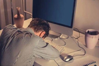 Cần làm gì để bảo vệ sức khỏe khi làm việc tại nhà trong mùa dịch?