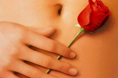 Lộ diện người mẫu đằng sau tấm poster phim nổi tiếng gợi cảm