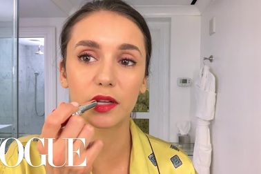 Nina Dobrev chia sẻ cách chăm sóc da