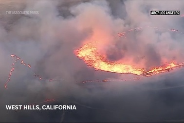 Los Angeles đổ nát do cháy rừng nghiêm trọng nhất trong lịch sử