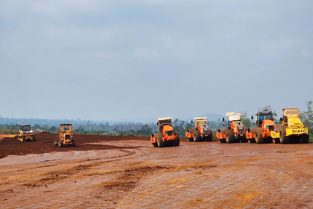 Sau khi bị tuýt còi, nhà thầu cam kết đạt tiến độ thi công cao tốc - 2 Sau khi bị tuýt còi, nhà thầu cam kết đạt tiến độ thi công cao tốc - 2
