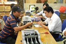 Người dân quay lưng với vàng miếng