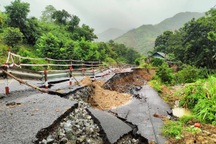 Ảnh hưởng bão Yagi khiến nhiều quốc lộ ở Thanh Hóa nứt toác