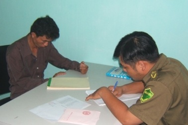 Dân phòng tóm gọn một tên “siêu lừa đảo”