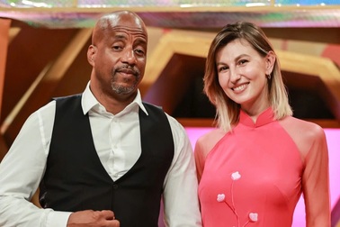 Chồng Mỹ cưới vợ Nga kém gần 20 tuổi, thích sống ở Việt Nam vì một lý do