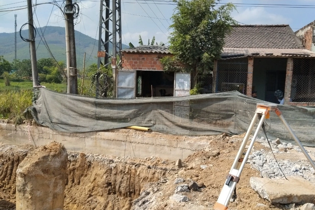 Thi công quốc lộ 19 khiến nhà dân bị nứt: Chủ đầu tư hứa đền bù - 2 Thi công quốc lộ 19 khiến nhà dân bị nứt: Chủ đầu tư hứa đền bù - 2
