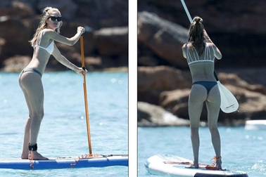 Cựu thiên thần nội y rực lửa với áo tắm 2 mảnh