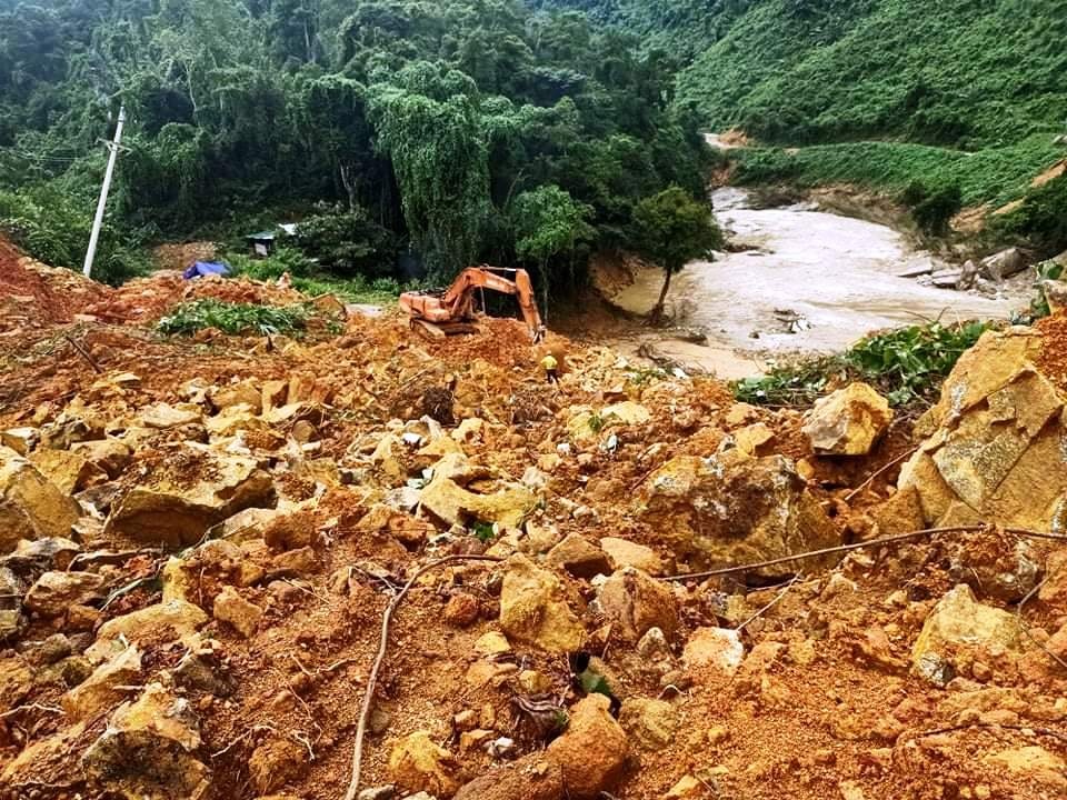 Công an tiếp cận thủy điện Rào Trăng 3, không còn dấu vết nhà điều hành - 1 Công an tiếp cận thủy điện Rào Trăng 3, không còn dấu vết nhà điều hành - 1