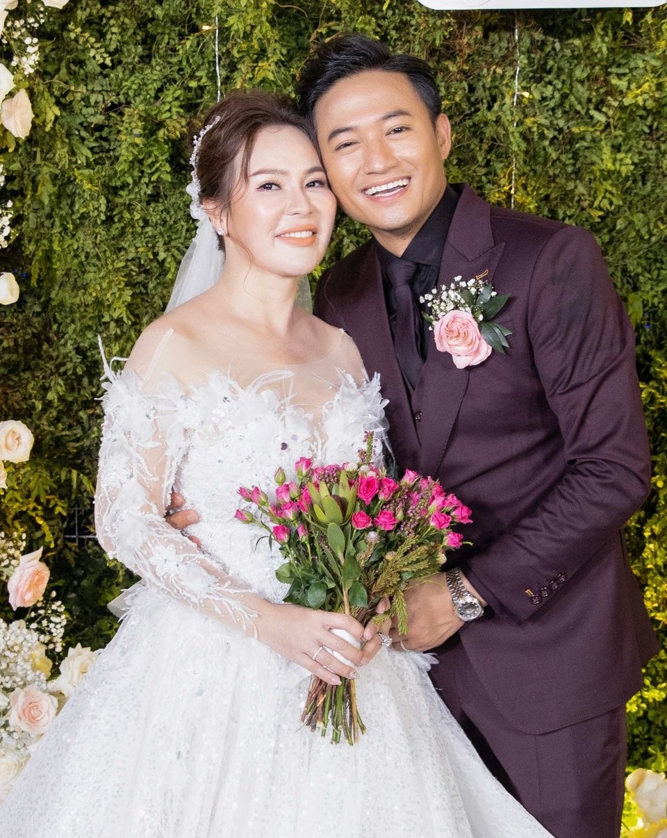 Quý Bình: Vợ tôi có những thứ mà các cô gái hiện đại bây giờ không có - 2 Quý Bình: Vợ tôi có những thứ mà các cô gái hiện đại bây giờ không có - 2