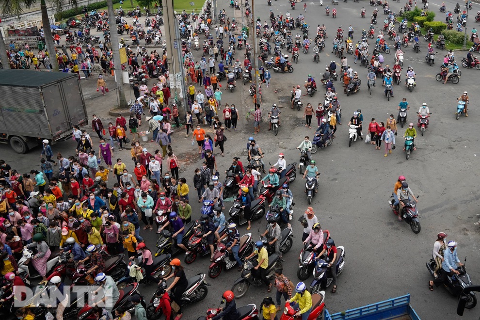 TPHCM: 4 khu công nghiệp, khu chế xuất bị dịch Covid-19 tấn công - 1 TPHCM: 4 khu công nghiệp, khu chế xuất bị dịch Covid-19 tấn công - 1