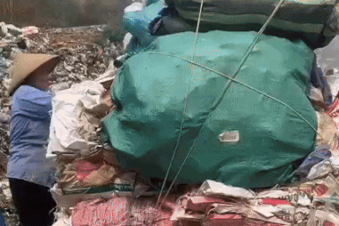 Cô gái tiết lộ lý do chọn nghề đồng nát, vui chuyện những món hời từ... rác