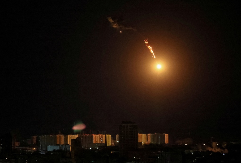 Nổ ở Kiev trong đêm, Nga - Ukraine giằng co trên mặt trận Donbass - 1 Nổ ở Kiev trong đêm, Nga - Ukraine giằng co trên mặt trận Donbass - 1