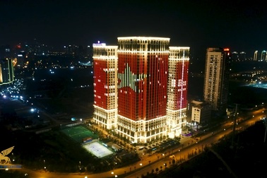 Sunshine Group “bão xuyên màn đêm” mừng đội tuyển Việt Nam lần đầu tiên vô địch SEA Games