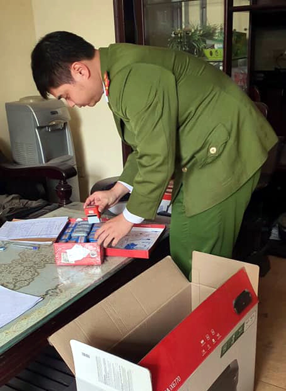 Hà Nội: Triệt phá đường dây làm giấy khám sức khỏe giả - 2 Hà Nội: Triệt phá đường dây làm giấy khám sức khỏe giả - 2