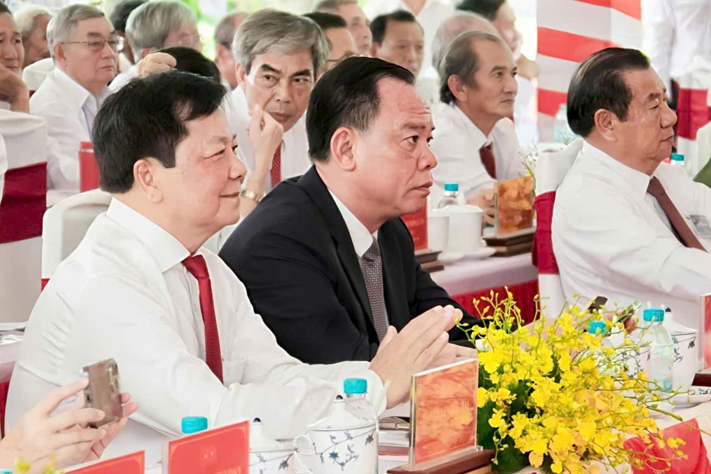 Chủ tịch Đồng Nai nêu lĩnh vực then chốt của phường An Lộc nhiệm kỳ mới - 1 Chủ tịch Đồng Nai nêu lĩnh vực then chốt của phường An Lộc nhiệm kỳ mới - 1
