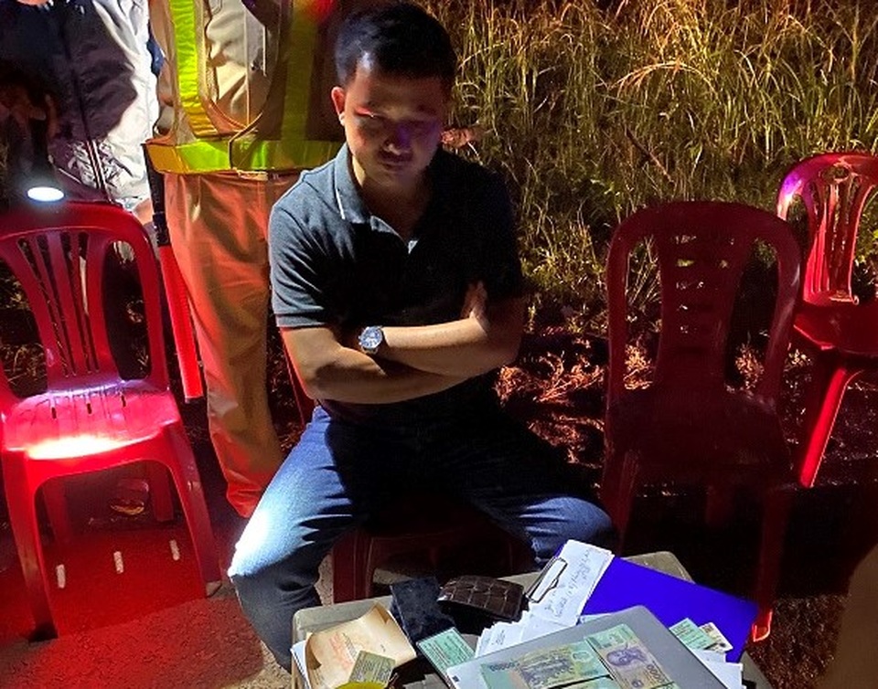 Hai phóng viên nhắn tin đòi doanh nghiệp chi tiền để không viết bài - 1 Hai phóng viên nhắn tin đòi doanh nghiệp chi tiền để không viết bài - 1