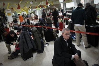 Quân đội Tây Ban Nha tiếp quản không phận