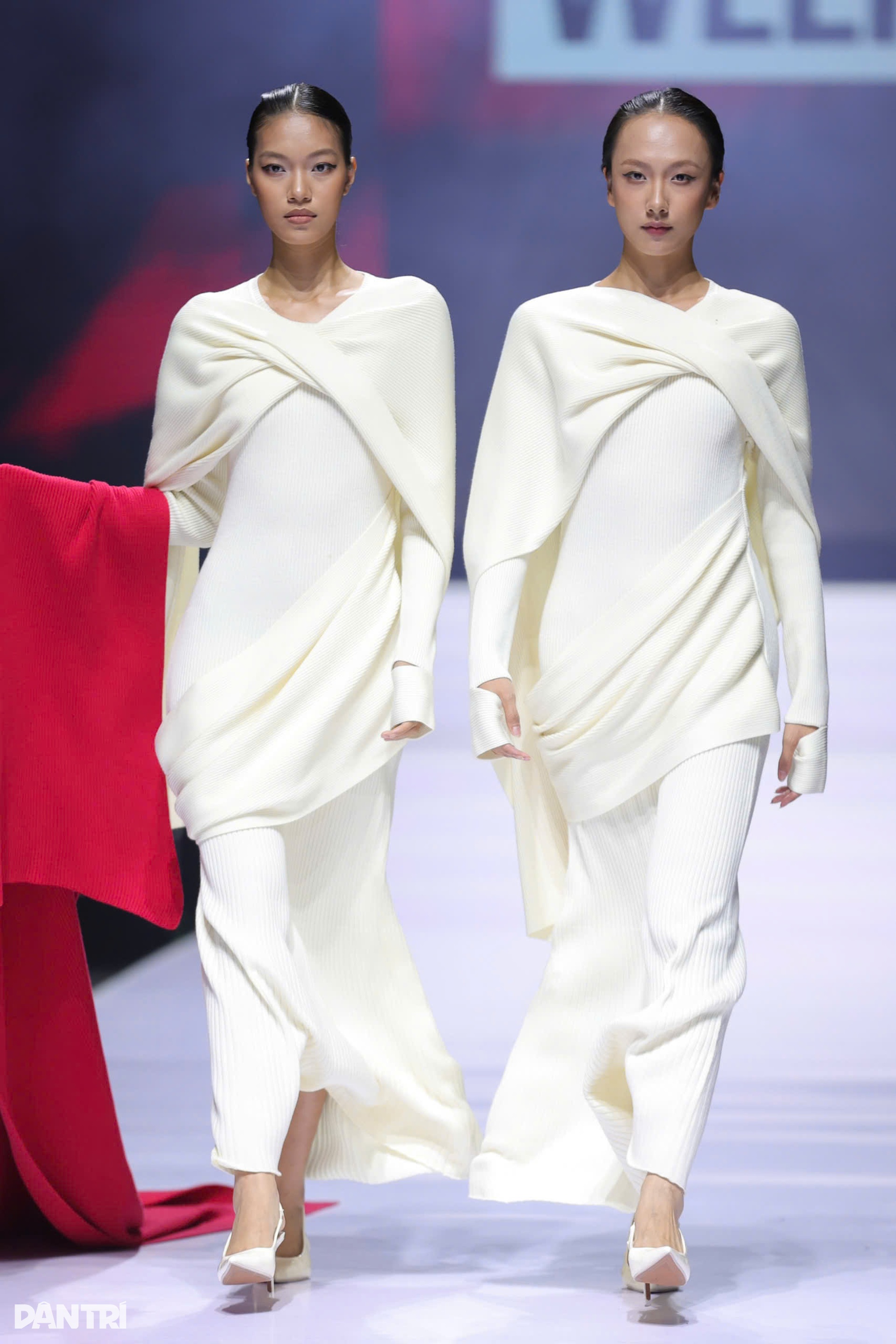 Top 4 Next Top Model đọ dáng trên sàn catwalk, Mai Hoa phục hồi sau cú ngã - 5