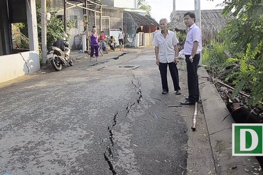 Hiện trường khu vực có nguy cơ bị lún sụt xuống sông