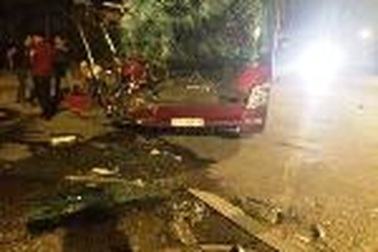 Xe khách đấu đầu xe ben, 30 hành khách hú vía