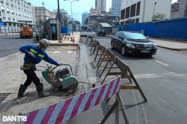 Ngày đêm thi công tháo dỡ lô cốt án ngữ 6 năm ở trung tâm TPHCM