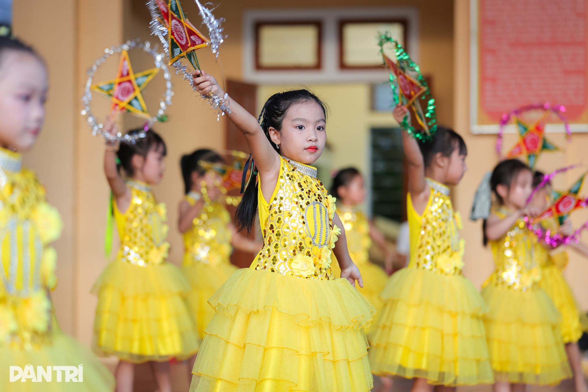 Niềm vui Tết Trung thu của 440 em nhỏ vùng rốn lũ Nghệ An - 10 Niềm vui Tết Trung thu của 440 em nhỏ vùng rốn lũ Nghệ An - 10