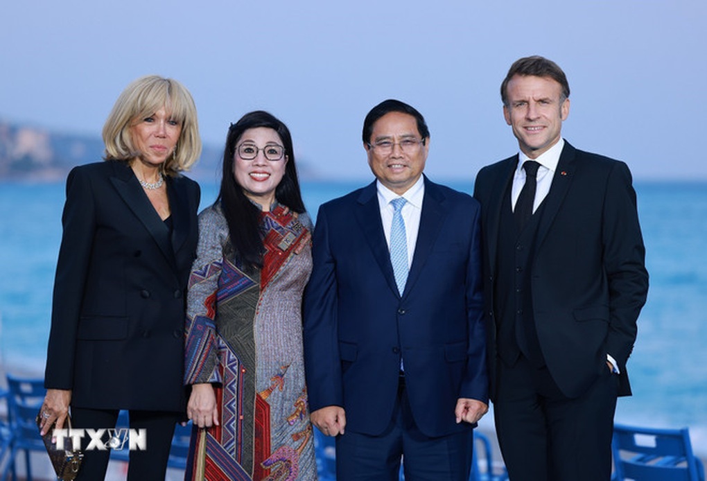 Thủ tướng và Phu nhân tham dự chiêu đãi của Tổng thống Pháp Emmanuel Macron - 1 Thủ tướng và Phu nhân tham dự chiêu đãi của Tổng thống Pháp Emmanuel Macron - 1