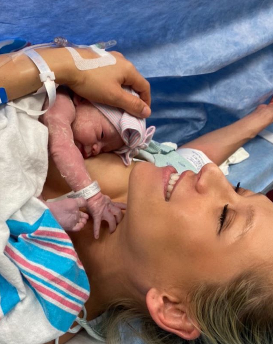 Enrique Iglesias và Anna Kournikova bí mật đón đứa con thứ ba - 2 Enrique Iglesias và Anna Kournikova bí mật đón đứa con thứ ba - 2