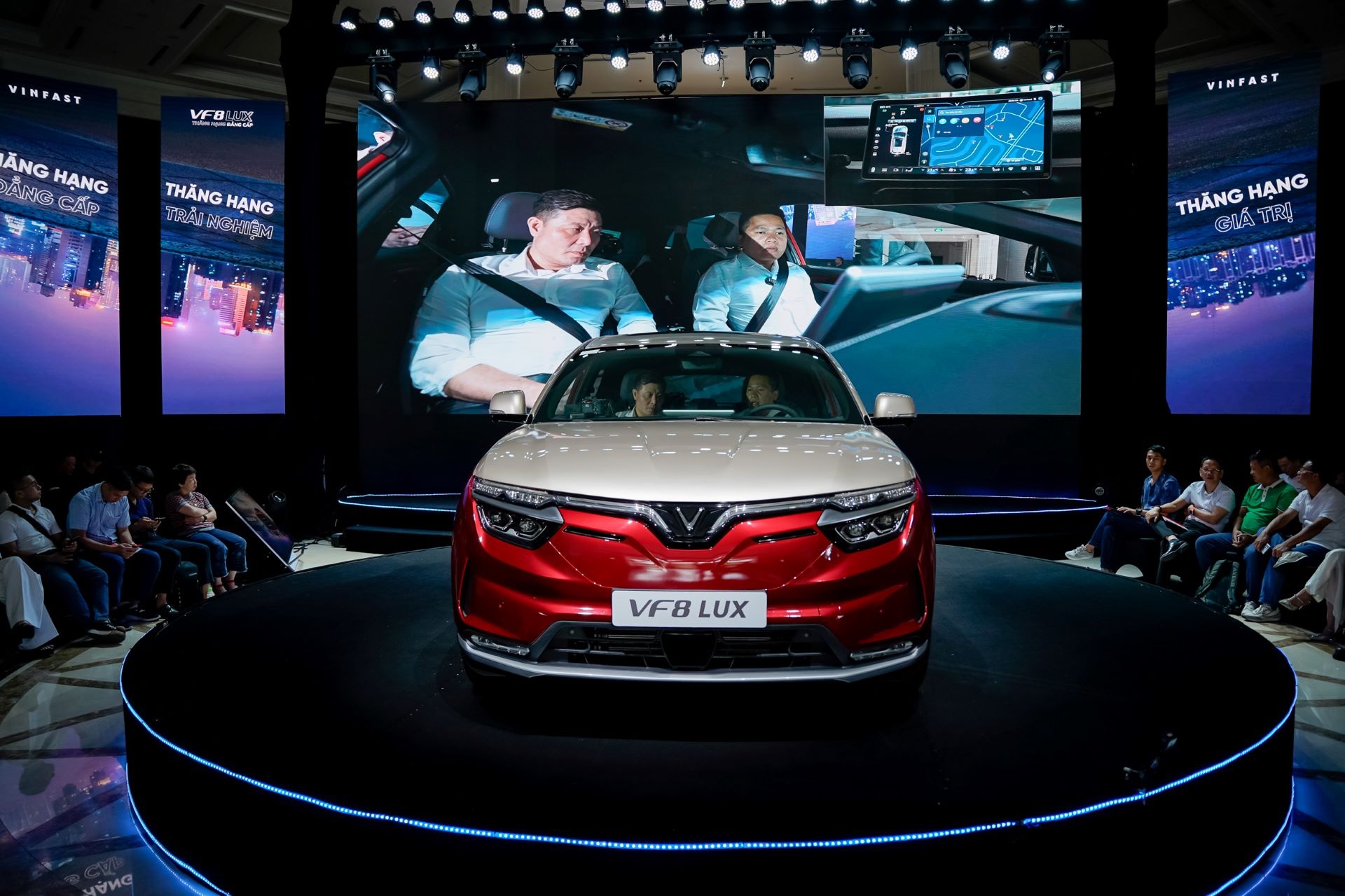 សមត្ថភាពក្នុងការឆ្លើយតបដូចជាមនុស្សពិតរបស់ជំនួយការនិម្មិត ViVi នៅលើ VinFast VF 8 Lux - 1 Khả năng đối đáp như người thật của trợ lý ảo ViVi trên VinFast VF 8 Lux - 1