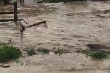 Lũ quét kinh hoàng, 9 ngôi nhà bị cuốn trôi