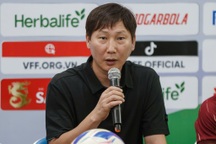 HLV Kim Sang Sik chia sẻ điều tiếc nuối về chiến thắng đậm trước Lào
