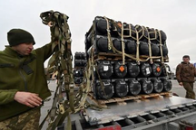 NATO lo Ukraine dùng vũ khí quá nhanh, không kịp cung cấp