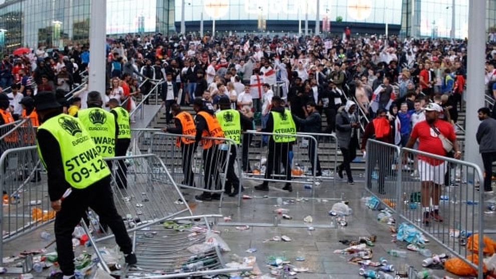 Hỗn loạn ở sân Wembley ngay trước trận chung kết Euro - 1 Hỗn loạn ở sân Wembley ngay trước trận chung kết Euro - 1