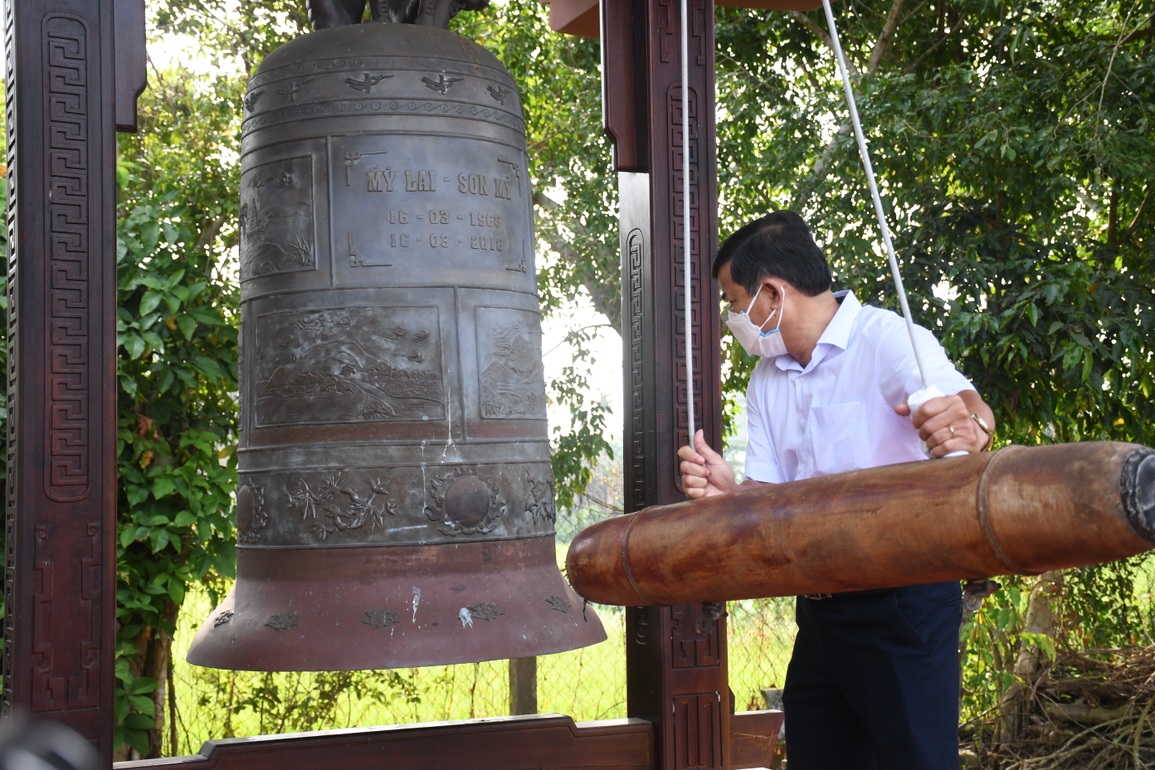 Cựu binh Mỹ gửi hơn 500 bông hồng tưởng niệm người dân bị thảm sát ở Sơn Mỹ - 3 Cựu binh Mỹ gửi hơn 500 bông hồng tưởng niệm người dân bị thảm sát ở Sơn Mỹ - 3