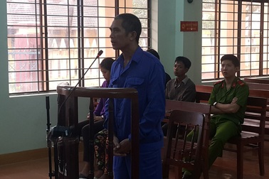 Bị ngăn nhậu, chồng đâm thủng tim vợ