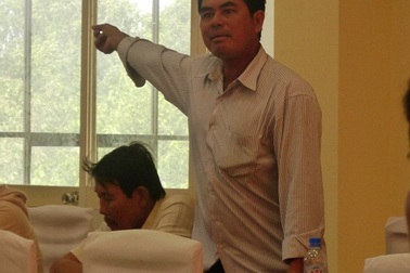 Dân bức xúc thúc cán bộ "đừng hứa nữa, mau cứu lúa, cứu dân!"