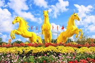 “Tam mã phi thiên” ở Quảng trường 24/3 Đà Nẵng nhận mưa lời khen