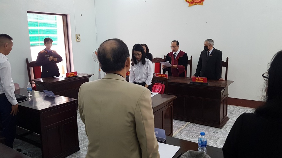 Hoãn phiên tòa xử vụ kiện bảo vệ quyền chủ nợ sau khi mua nợ xấu ngân hàng - 3 Hoãn phiên tòa xử vụ kiện bảo vệ quyền chủ nợ sau khi mua nợ xấu ngân hàng - 3