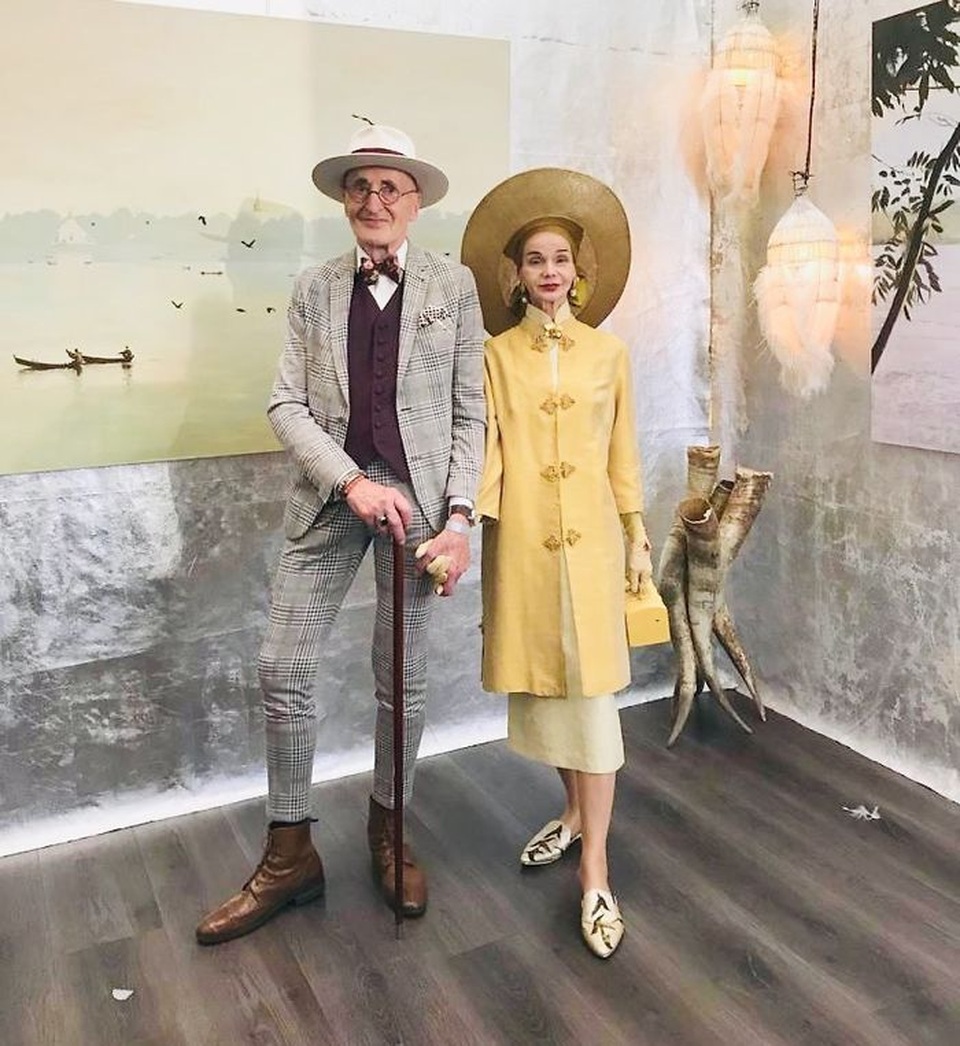 Hai ông bà cụ gây sốt mỗi lần xuống phố vì ăn mặc quá... “bảnh” - 2