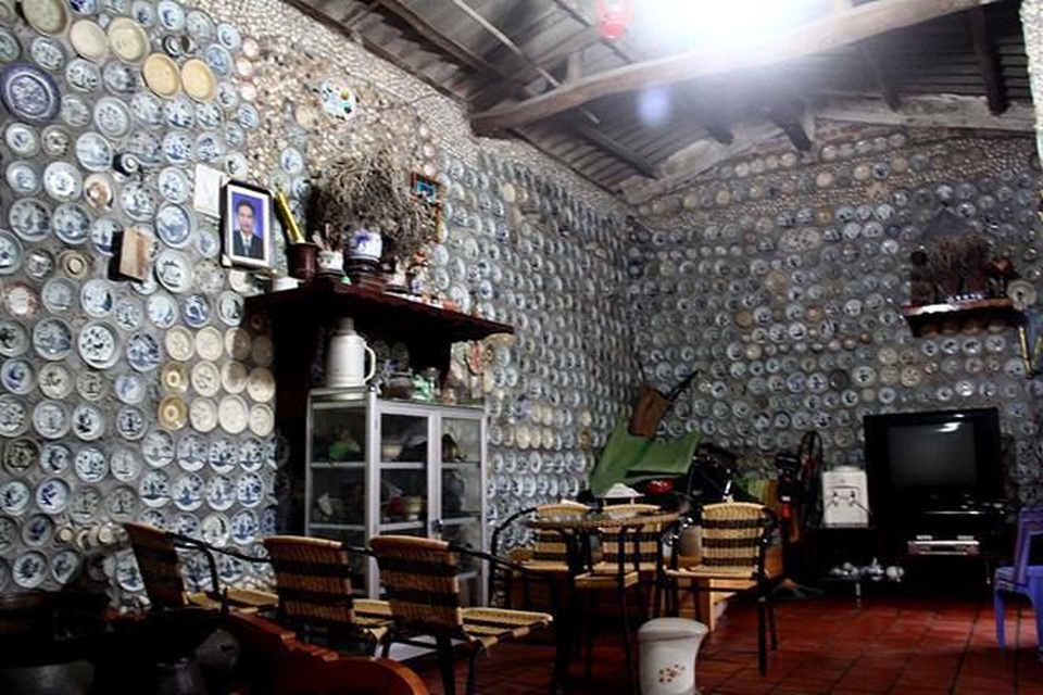 Chuyện lạ đất Việt: Gà biến đổi giới tính, bò mọc thêm 2 chân ở cổ - 2 Chuyện lạ đất Việt: Gà biến đổi giới tính, bò mọc thêm 2 chân ở cổ - 2