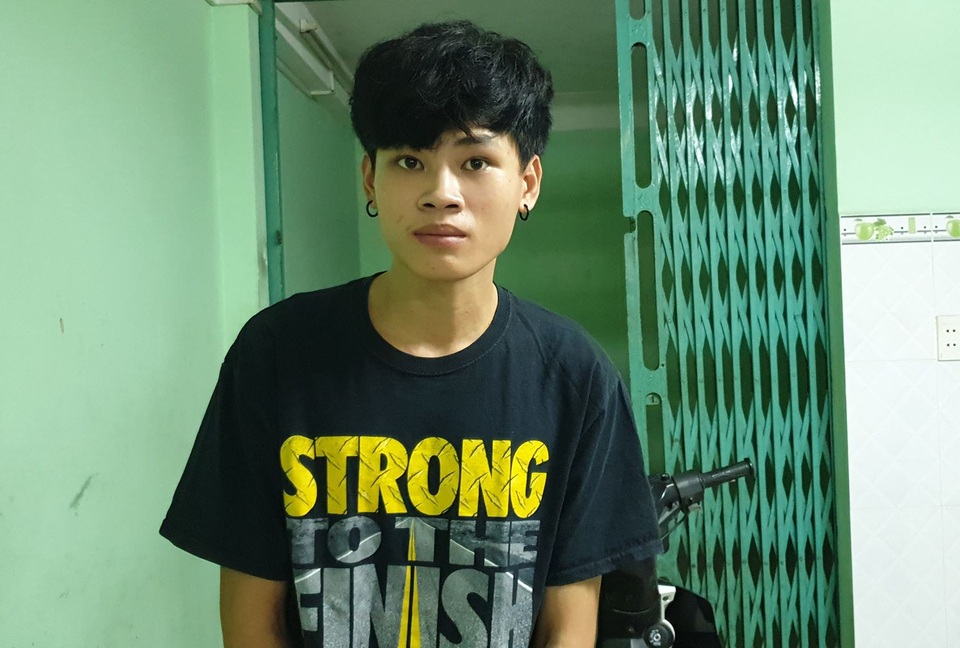 Tạm giữ thanh niên giở trò đồi bại với người phụ nữ lang thang - 1 Tạm giữ thanh niên giở trò đồi bại với người phụ nữ lang thang - 1