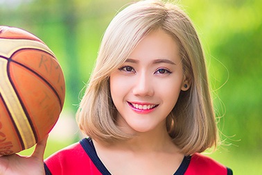 Cô gái 9x Hải Phòng cuốn hút với tóc bạch kim, mặt V-line