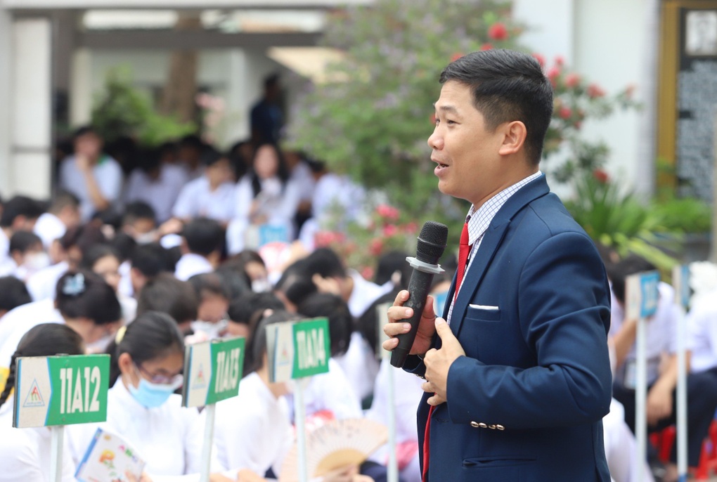 Cha mẹ cần làm gì khi trẻ sử dụng điện thoại, mạng xã hội 5-7 giờ mỗi ngày? - 4 Cha mẹ cần làm gì khi trẻ sử dụng điện thoại, mạng xã hội 5-7 giờ mỗi ngày? - 4