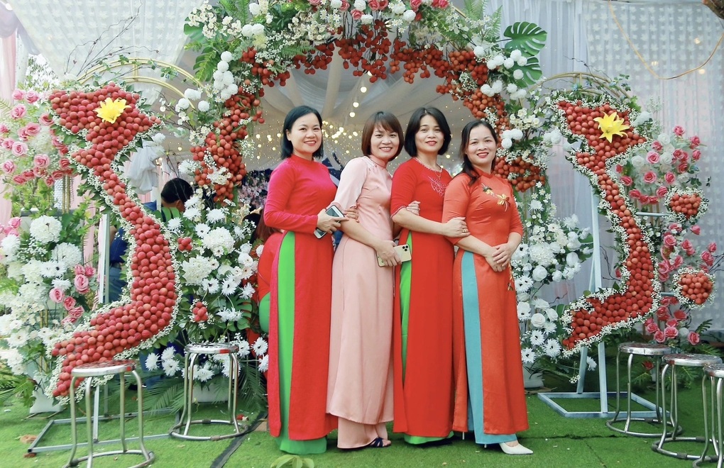 Những đám cưới độc lạ, màn trao của hồi môn trăm tỷ gây sốt trên mạng - 9 Những đám cưới độc lạ, màn trao của hồi môn trăm tỷ gây sốt trên mạng - 9