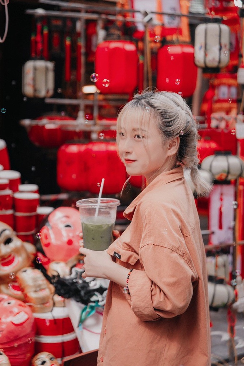 Nỗ lực không ngừng nghỉ của nữ bartender xinh đẹp - 7 Nỗ lực không ngừng nghỉ của nữ bartender xinh đẹp - 7