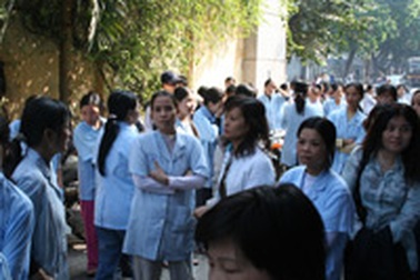 Gần 300 công nhân đình công vì bị bắt chuyển chỗ làm